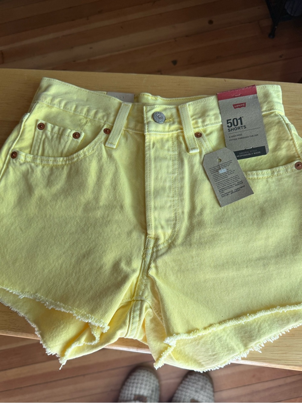 NWT High-rise Levi's 501 yellow Cutoff Denim Shorts size‎ 24